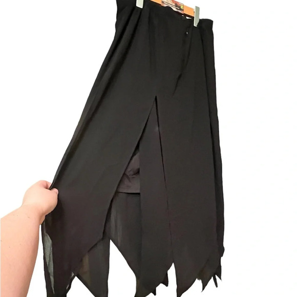 Black layered gothic style skirt size 14 - Picture 6 of 8